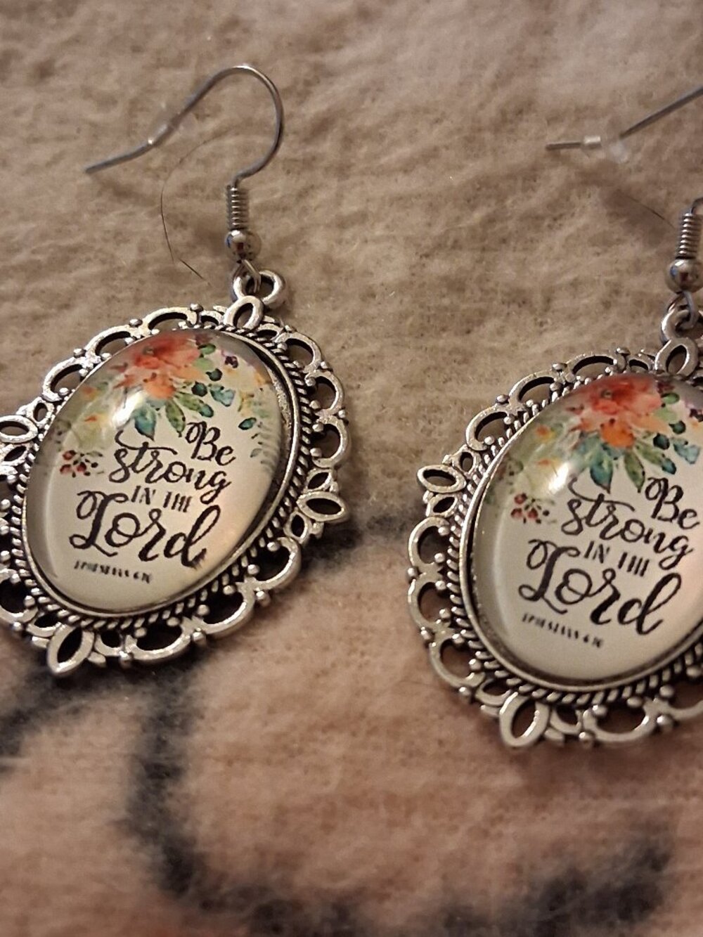 PRETTY ONE OF THE KIND VINTAGE RELIGOUS BIBLE SCRIPTURE EARRINGS FOR WOMEN
